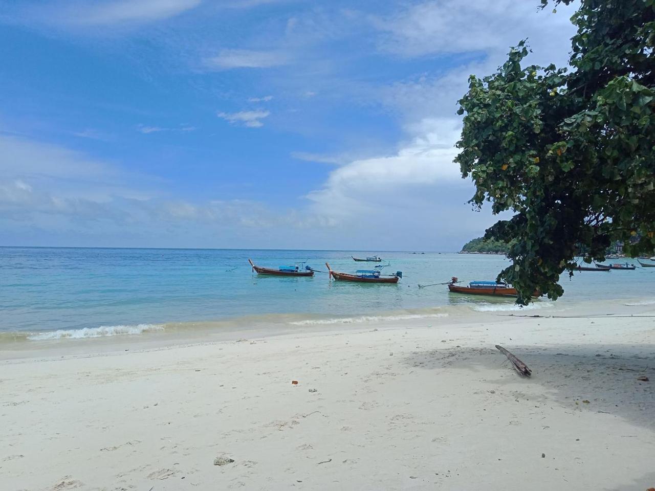 Charming Lipe Beach Resort Exterior photo